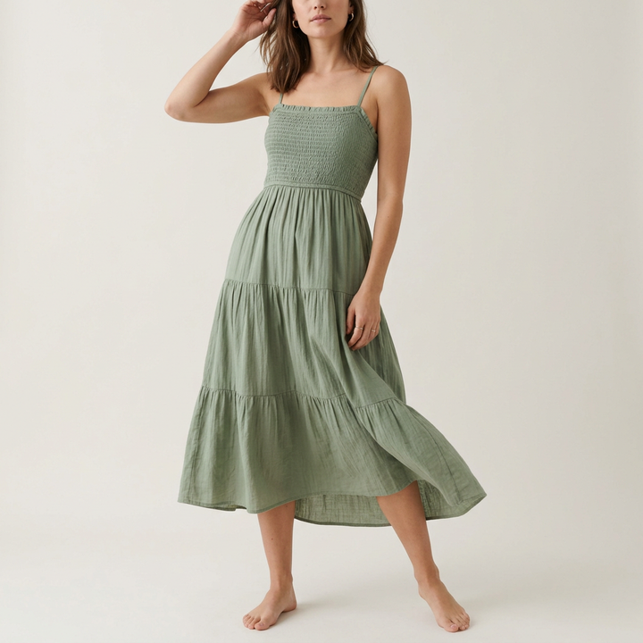 Salbeigrünes Sommerkleid mit Stufenrock